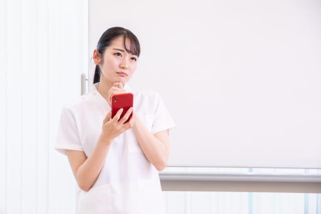 看護師の転職が不安な理由と対処法｜後悔しない職場選びのポイント